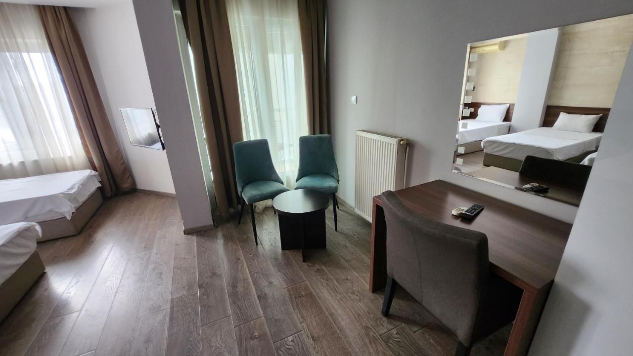 Hotel Rile Men Blue Nis Exterior foto